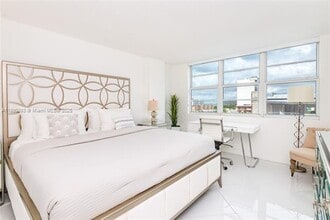 6917 Collins Ave in Miami Beach, FL - Foto de edificio - Building Photo