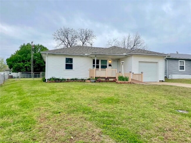 1205 E Rose Dr in Shawnee, OK - Building Photo - Building Photo