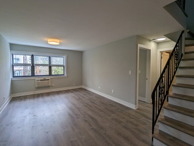 456 W Barry Ave, Unit 445-503 in Chicago, IL - Building Photo - Building Photo