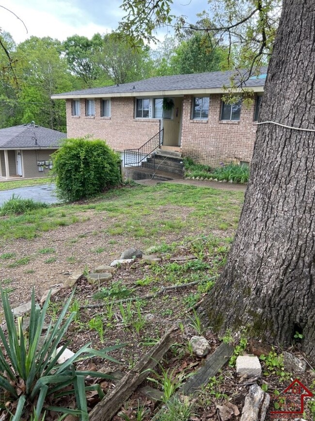 4602 Plaza Hills Ln in Chattanooga, TN - Foto de edificio - Building Photo