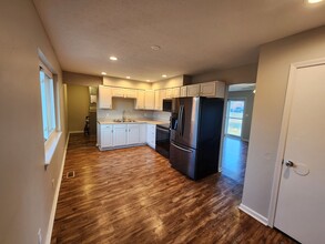 1304 Heatherbourne Dr in La Grange, KY - Building Photo - Building Photo