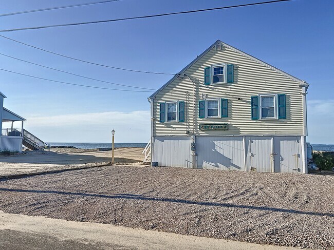 75 Circle Beach Rd in Madison, CT - Building Photo - Building Photo
