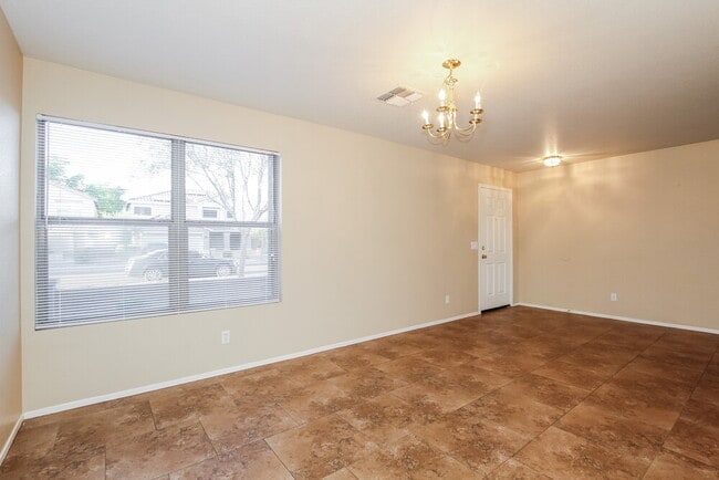 3221 W Cavedale Dr in Phoenix, AZ - Building Photo - Building Photo