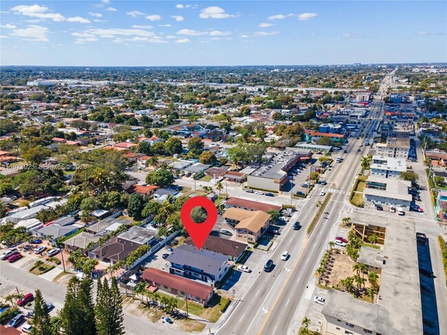 6406 W Flagler St, Unit 1 in Miami, FL - Foto de edificio - Building Photo