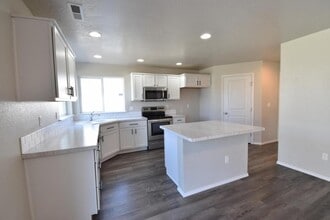 6825 S Allegiance Ave in Meridian, ID - Building Photo - Building Photo