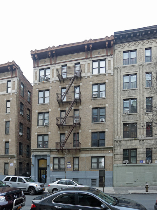 66 E 190th St in Bronx, NY - Building Photo