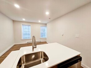 501 Beacon St, Unit 1 in Boston, MA - Foto de edificio - Building Photo