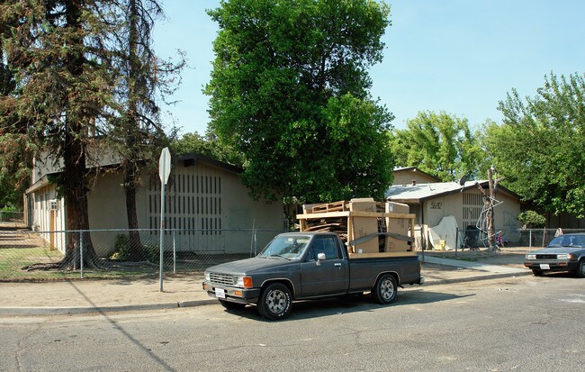 3652 E Clay Ave in Fresno, CA - Building Photo - Building Photo