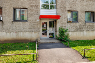 Habitations Victor-Rousselot in Montréal, QC - Building Photo - Building Photo