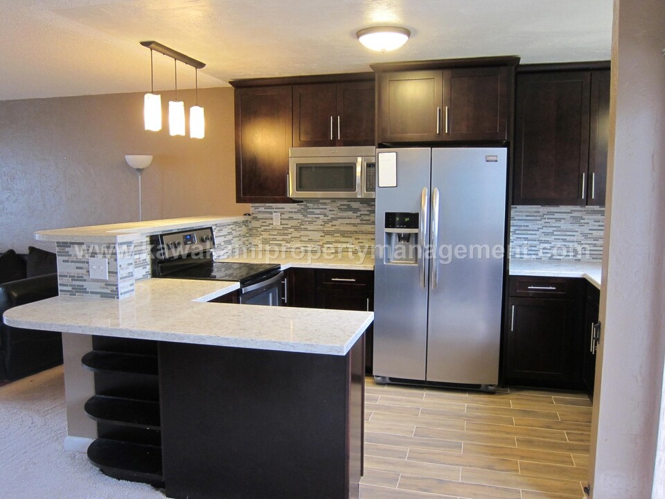 47-392-392 Hui Iwa St in Kaneohe, HI - Foto de edificio