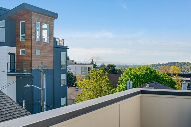 1615 S Washington St in Seattle, WA - Building Photo - Building Photo