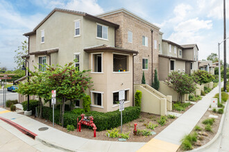 Meadow Park in Claremont, CA - Foto de edificio - Building Photo