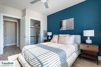 300 E Broad St, Unit 525 in Savannah, GA - Foto de edificio - Building Photo