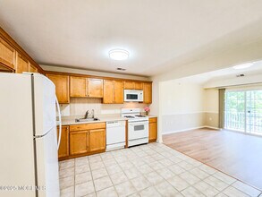 61 Liddle Ave in Edison, NJ - Building Photo - Building Photo