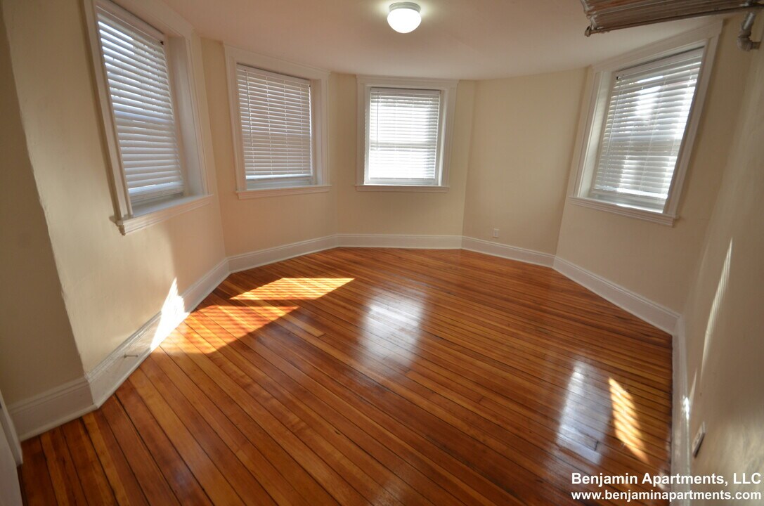 18 Mount Hood Rd, Unit B in Boston, MA - Building Photo