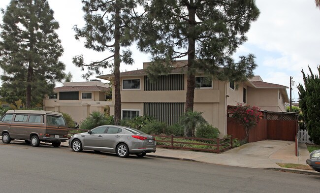 1265 Essex St in San Diego, CA - Foto de edificio - Building Photo