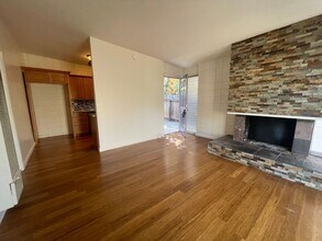 310 Avenida Santa Barbara-Unit -C in San Clemente, CA - Foto de edificio - Building Photo