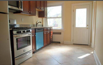 10 Nunnery Ln, Unit 2 in Catonsville, MD - Building Photo - Building Photo