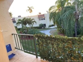 13903 SW 90th Ave-Unit -214E in Miami, FL - Building Photo - Building Photo