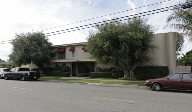 The Courtyard Apartments