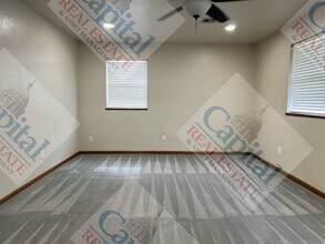 4704 Ridgeway Dr in Del City, OK - Foto de edificio - Building Photo