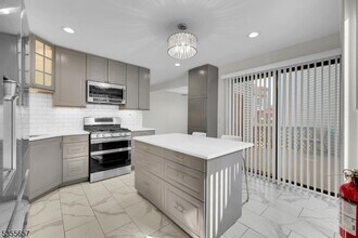 8 Delbarton Ct in Hackettstown, NJ - Building Photo - Building Photo