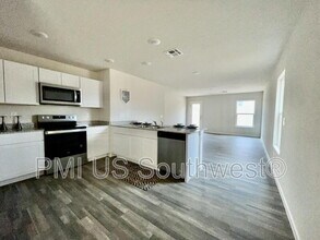 2411 Village Dr in Bullhead City, AZ - Building Photo - Building Photo