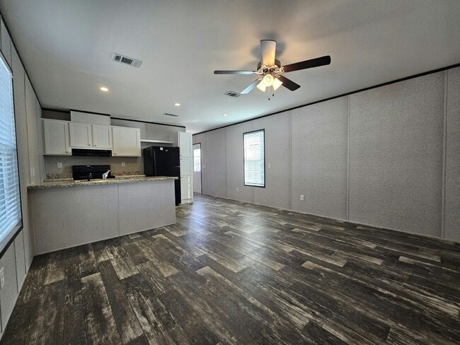 1050 Myakka Dr in North Fort Myers, FL - Building Photo - Building Photo