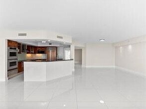 3384 NE 183rd Ln in Aventura, FL - Building Photo - Building Photo