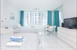 5445 Collins Ave, Unit 910 in Miami, FL - Building Photo