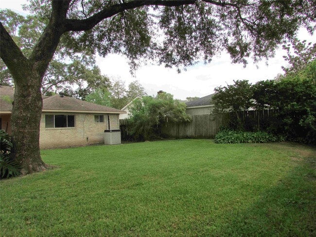 property at 3219 Ashmont Ln