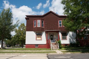 3802 E Barnard Ave in Cudahy, WI - Building Photo