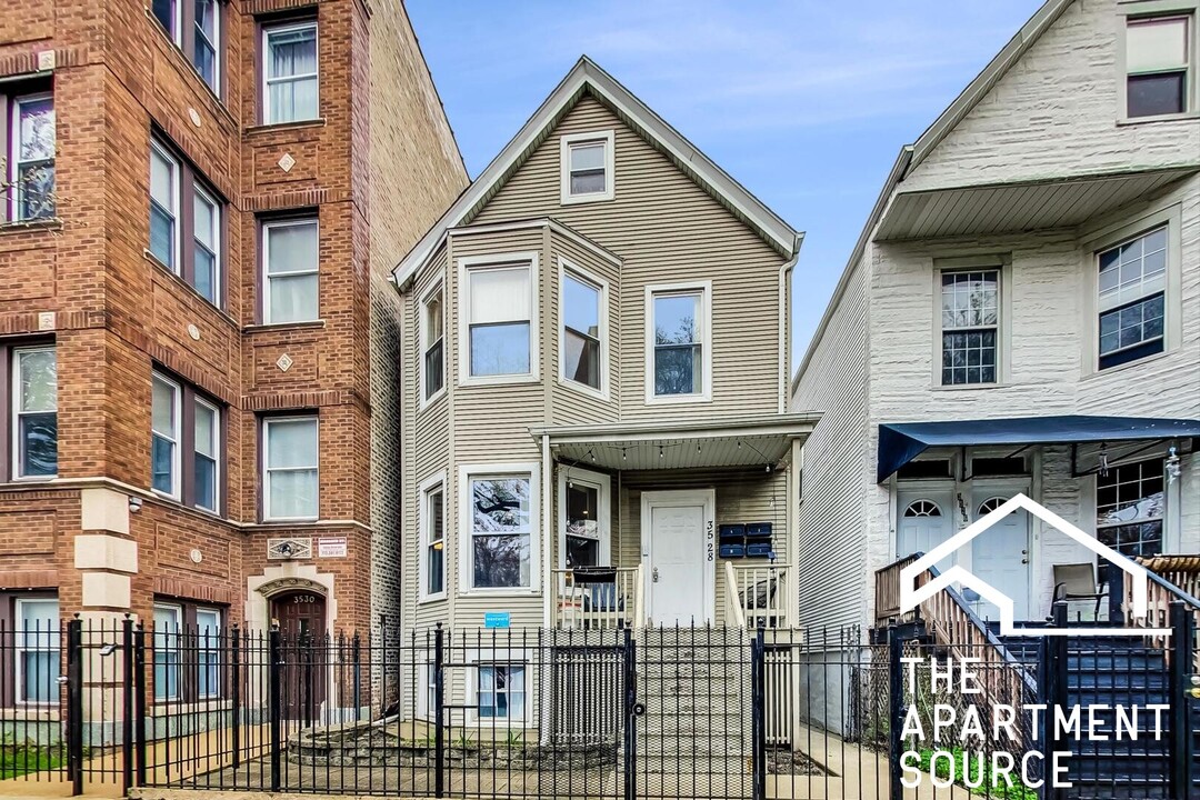 3528 W Palmer St, Unit G in Chicago, IL - Building Photo