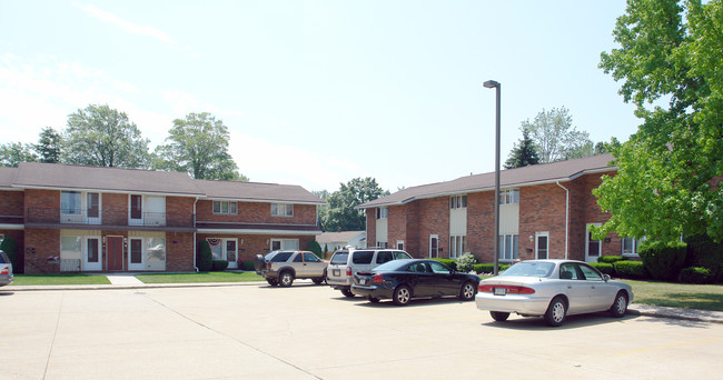 HIGHLAND PARK APARTMENTS in Erie, PA - Building Photo - Building Photo