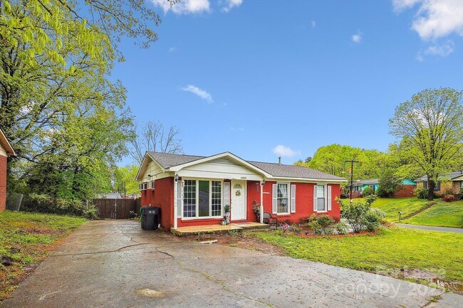 6800 Deanwood Pl in Charlotte, NC - Building Photo - Building Photo
