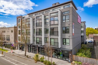 Novo Apartments in Seattle, WA - Building Photo - Building Photo