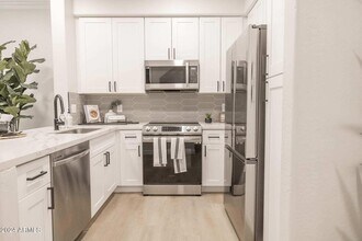 7677 W Paradise Ln in Peoria, AZ - Building Photo - Building Photo
