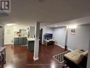 5884 Chorley Pl in Mississauga, ON - Building Photo - Building Photo