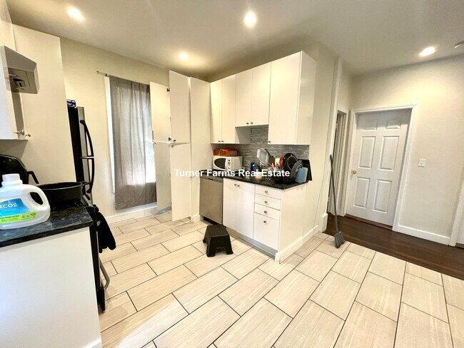 5 Hamlet St, Unit 4