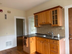 687 Broad St in Meriden, CT - Building Photo - Building Photo