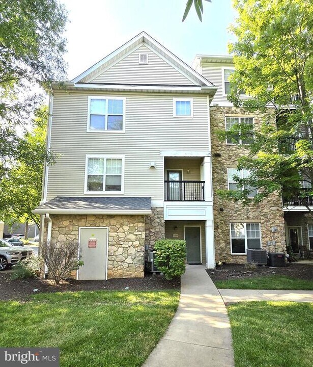 13369 Connor Dr in Centreville, VA - Building Photo