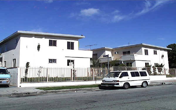 6537 Troost Ave in North Hollywood, CA - Building Photo - Building Photo