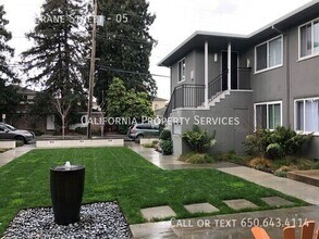 Menlo Pointe Apartments in Menlo Park, CA - Foto de edificio - Building Photo