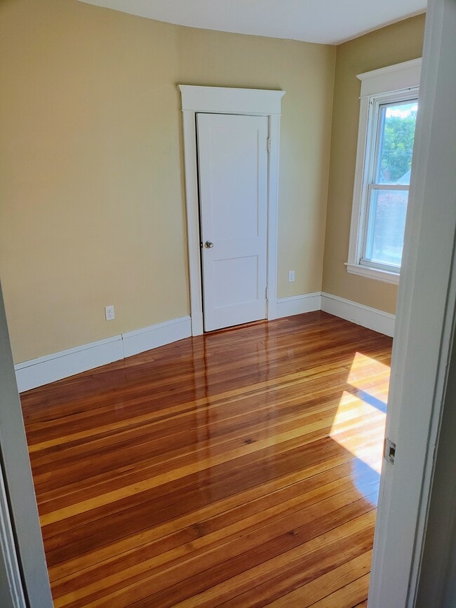 36 Saint James Ave in Chicopee, MA - Building Photo - Building Photo