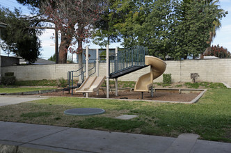 Martinique Apartments in Chino, CA - Foto de edificio - Other