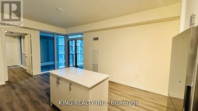 9000 Jane St in Vaughan, ON - Building Photo - Building Photo