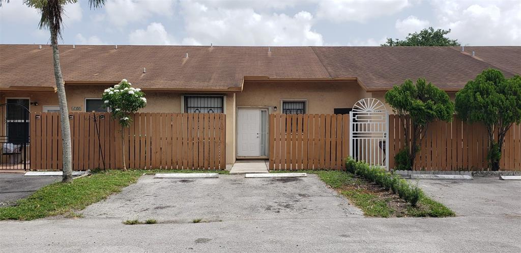 6740 NW 189th Ter in Hialeah, FL - Building Photo