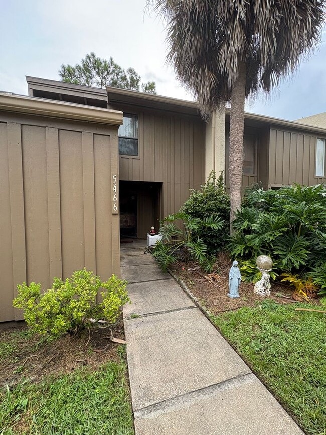 5466 Pine Creek Dr