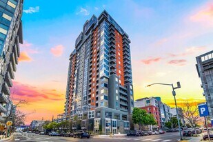 300 W Beech St in San Diego, CA - Building Photo