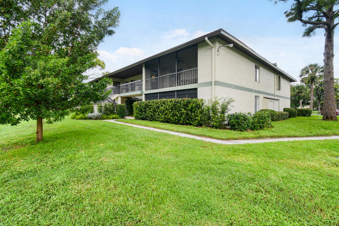 6485 Chasewood Dr in Jupiter, FL - Building Photo